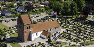 Gårslev Kirke fra luften